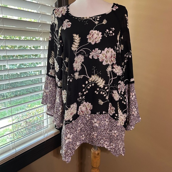 Spense Tops - Spense Black and Cream Floral Blouse